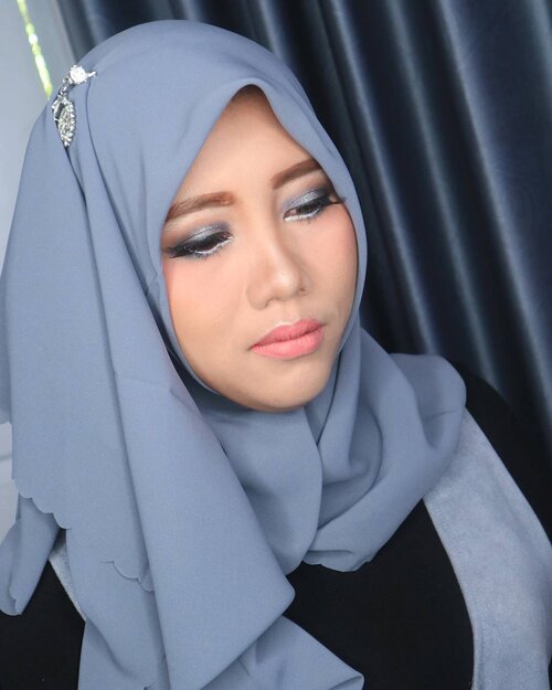 Makeup detail for pretty Neni💖

Soft grey smokey 💖 
#makeuptips #eotd #mua #makeupartist #fdbeauty #clozetteid  #makeupartistsemarang #eyeshadow #eyelash #anastasiabeverlyhills #potd #makeupartistindonesia #motdindo #indobeautygram #nyxcosmetics #dressyourface #weddingmakeup #instamakeup  #tutorialmakeup #muajakarta #fotdibb #tipsmakeup #muablora
#mua #makeuppesta #fotd #ivgbeauty #makeupartistjakarta #belajarmakeupmurah #tipsdandan