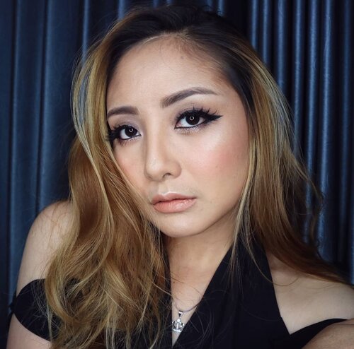 Belakangan ini aku suka alis yang natural dan aku ini aku cobain "brow soap" pertama kali 😱
.
.
First Impression : Susahh yaa @iva_asih😂😂
.
.
Masih trial error! Sesuaiin dengan alisku 😂😂😂 .
.
#eotd #fdbeauty  #clozetteid  #makeupartistworldwide #maybelline  #anastasiabrows #ivgbeauty #makeupclips  #nyxcosmetics #lookamillion #makeuplover #wakeupandmakeup #dressyourface #indobeautygram #makeupaddict #makeupgeek #amazingmakeupart #anastasiabeverlyhills #belajarmakeup  #tutorialmakeup
#makeupvideo #beautyguruindonesia #makeuptips  #beautygram #beautyvlog  #instamakeup #muablora #absolutenewyork