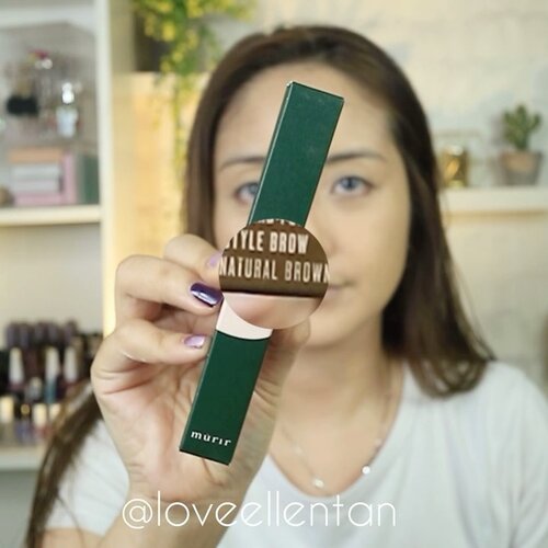 @murir.official Hard Formula Style Brow.Nih tipe eyebrow pencil yang agak keras gitu tapi pigmented, enak dipakai smooth gak ngegumpal dan goresannya bagus juga tahan lama.. Enak banget dipakainya, bikin hasil alis itu natural, cocok juga buat pemula nih. Tinggal dibuild aja klo mau lebih medok alisnya 😁👌🏻.Yang aku pakai ini natural brown warnanya super natural ngeblend. Jadi kalau dipakai kayak alis kita aja tp versi berisi..Dan sayu lagi spoolienya uenakk banget , spoolie terenak yang pernah aku pakai dari berbagai macam merk. Lembut ga berasa kasar sama sekali 👍🏻.U should try .🥰Kalian bs order di Charis aku dgn hrg diskon dengan link dibawah ini atau klik link diprofile aku.http://hicharis.net/ellentan/OPY#murir #hardformularstylebrow #eyebrow  #hicharis @hicharis_official @charis_celeb #koreanmakeup #makeupkorea #clozetteid