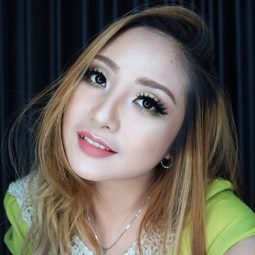 ✨ Green 🌲

Perfect for Christmas 😍
.

#motd #fdbeauty  #clozetteid  #makeupartistworldwide  #anastasiabrows #ivgbeauty #make4glam #makeuplover #wakeupandmakeup #indobeautygram #makeupaddict  #amazingmakeupart #anastasiabeverlyhills #belajarmakeup  #tutorialmakeup #beautyguruindonesia #makeuptips  #beautygram #instamakeup #muablora #absolutenewyork #christmas