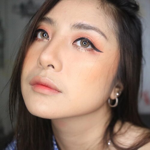 Cuma mo pamer eyeliner gue.. yang sepanjang jalan kenangan 🤣.No fake eyelash ya 😘. .#koreanmakeup . #fdbeauty #clozetteid  #ivgbeauty #makeupclip #makeuptips #indobeautygram #koreanstyle #koreanblusher #cchannelfellas #indovidgram #makeupvideo #beautyguruindonesia #beautygram #beautybloggerindonesia #muablora  #koreanmakeup #nyxcosmeticsid  #creamblush  #indobeautysquad #jakartabeautyblogger