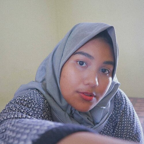 Cuma mau selfie sama bilang selamat menjalani bulan Ramadhan. Mohon maaf lahir bathin ya. Semoga puasanya engga bolong tarawihnya, semoga lancar terus buka bersama temen2 yang engga abis-abisnya. Dan semoga puasanya barokah.Amin.Jangan lupa ikhlas dan sabar ya 🙏#clozetteid #beautiesquad