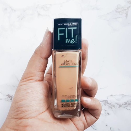 My recent favorite foundation's from @maybelline Fit Me! Matte and Poreless shades Soft Tan 220. This is Holy Grail for me. Shades is soooooo fit to my skin tone. It stay still on my skin, not cakey at all and gives me the powdery matte finish on my face. Plus I rarely found any base thay fit my skin tone very well. So yeah this one is a bomb to me 💋#clozetteid #ranilukmandotcom #maybellineid #maybellinefitme #fitmemaybelline #fitmefoundation #holygrail
