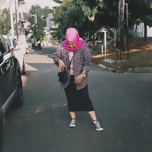"Duh receh gue kemana ya..." -kata seorang perempuan 🐥#clozetteid #clozette #ootd #plussizeindo #ootdplussize #hijabootd #hijaboutfits