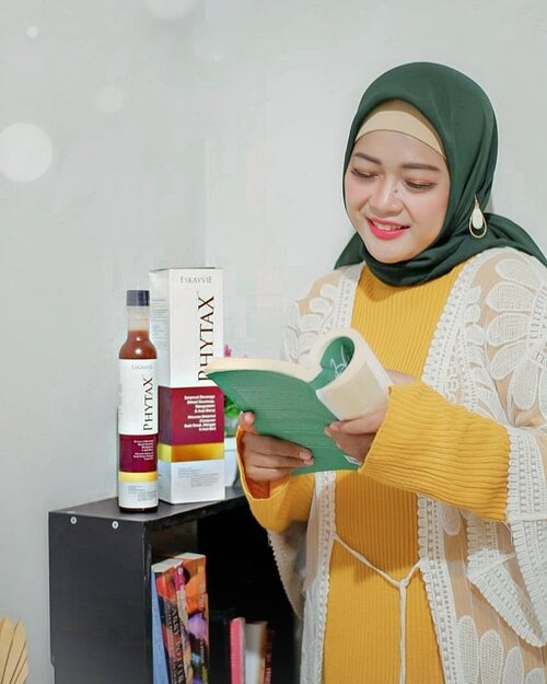 Punya keluarga dengan riwayat diabetes itu rasanya harus lebih aware sama kesehatan. ⠀⠀Selain jadi rajin baca buku dan jurnal tentang kesehatan aku juga konsumsi Eskayvie Phytax yang merupakan minuman fitonutrisi dengan 12 bahan alami dari buah dan tumbuhan (seperti sirsak, manggis, acai beri, goji beri, teh hijau, delima, Rosela, kranberi, anggur, tomat, bit merah dan blueberry)  yang bantu mengatasi gula darah dan diabetes dari akar penyebabnya. ⠀⠀Fyi, Eskayvie Phytax ini udah 11 tahun lho di Malaysia, dan kini hadir di Indonesia. ⠀⠀Konsumsi ini aku jadi ga perlu khawatir, karena team kesehatan Eskayvie Phytax juga bantu pantau kesehatan secara rutin, terus kita juga bisa konsultasi gratis.⠀⠀Eskayvie Phytax ini sudah tersedia di Tokopedia, Shopee, Blibli, JD.ID, Bukalapak dan website www.eskayvie.co.id⠀⠀Sssttt, lagi ada promo di bulan September ini lho 😉⠀⠀⠀@eskayvieindonesia#EskayviePhytax⠀#HidupKembaliBerarti