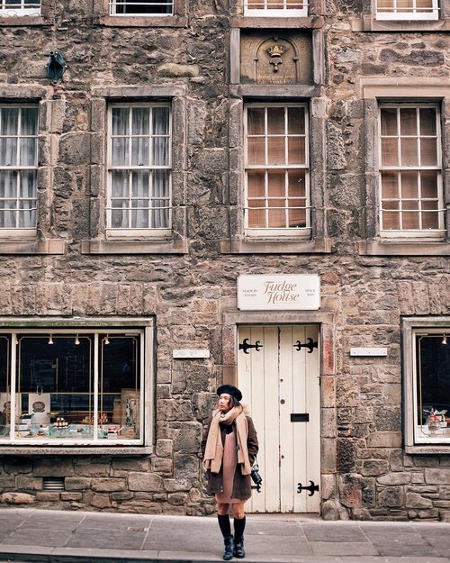 when every corner of the town turned out to be so pretty; oh how I missed the breezy morning in #Edinburgh. 💛
.
#SayHelloFrom
#OurEdinburgh
#VisitEdinburgh 
#VisitScotland
#Scotland 
#UnitedKingdom
#YukinoTamaTripUK 
#TravelinStyle 
#Fujifilm_ID 
#ClozetteID