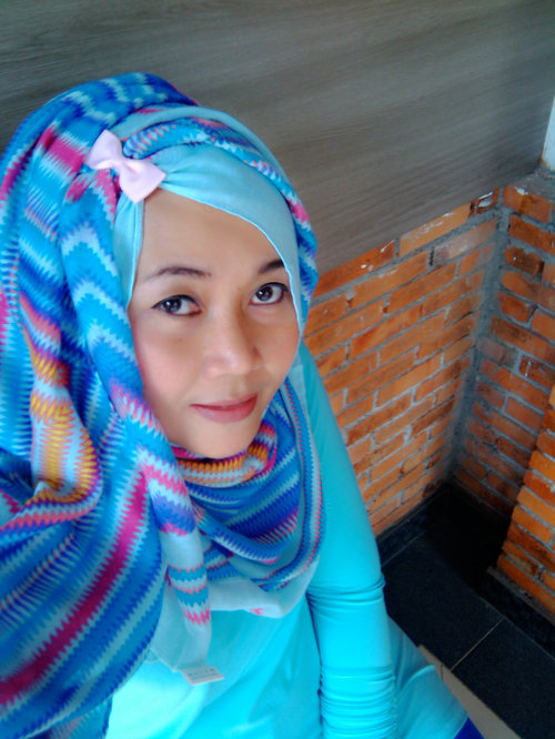 Blue shine @ClozetteID #ClozetteID #ColorfulHijab #AcerLiquidJade