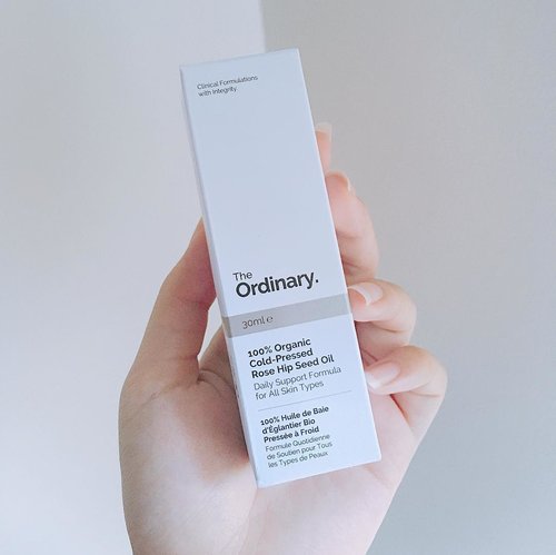 A month ago, if you tell me to put oil on top of my oily face, I will freak out. But because of @aboutliahyoo #palmpalmfam 🌴 I decided to try this Rosehip Seed Oil by @deciem #TheOrdinary. A lot of people love this product, and hopefully I will see good results too. I’ll review this on my blog after I use it for a while! 💕💕
.
.
.
#jessicaalicias #jessicaaliciasreview #clozetteid #ggrep #theordinaryskincare #beautyblogger