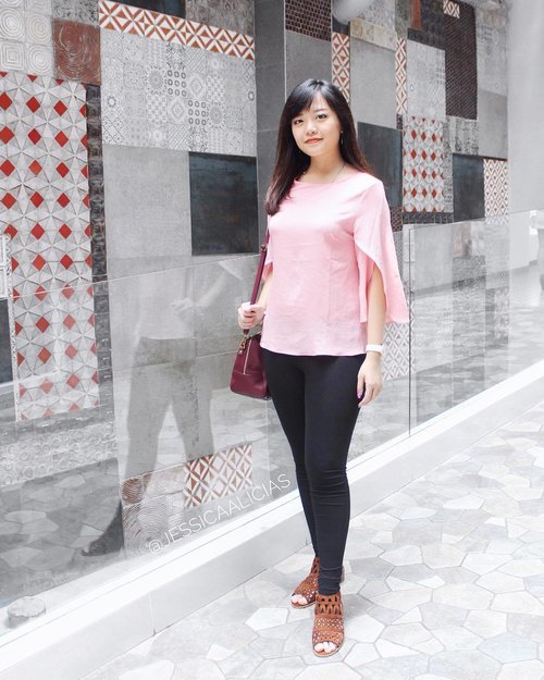 Here's me without glasses, and my pink #OOTD for @clozetteid @f2f.cosmetics "Paint Your Little Canvas and Nail Art Workshop" event last Saturday 💞
I'm not really a pink person, so this blouse is basically the only pink I have 😂 I hope it looks good.
.
Still in the process of writing the event report on my blog. It will be up around next week ✌🏻
.
.
.
.
#clozetteid #jessicaalicias #jessicaaliciasootd #f2fxclozetteid #face2facecosmetics  #indonesianbeautyblogger #beautybloggerid #indonesian_blogger #ootdindo #ootdindonesia #fashionindo #lookbookindonesia #beautyvlogger #beautyblogger #beautyindonesia #stylehaul #fashionid #ggrep #ggrepstyle #lookbook