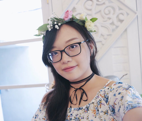 — #throwback to @balibeautyblogger 1st anniversary event 🌸
My first attempt on making a flower crown! We got a flower crown making workshop by @pickfst. I’m not a DIY person so it was a bit hard at first, but after a while I got the hang of it 😆
Swipe for more photos!
.
.
.
#BBBxPickFlower
#BBB1stAnniversary
#BBBEvent #BaliBeautyBlogger #ggrep #clozetteid #jessicaalicias #jessicaaliciasevent #flowercrown #beautybloggerid