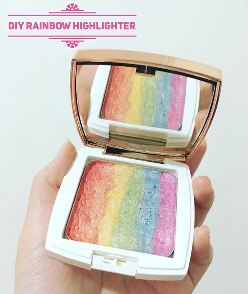 I'm in love! 💝🌈I've seen this rainbow highlighter floating around the internet lately, and I decided to DIY it!//#diyrainbowhighlighter #rainbowhighlighter #beautybloggerid #clozetteid #diy