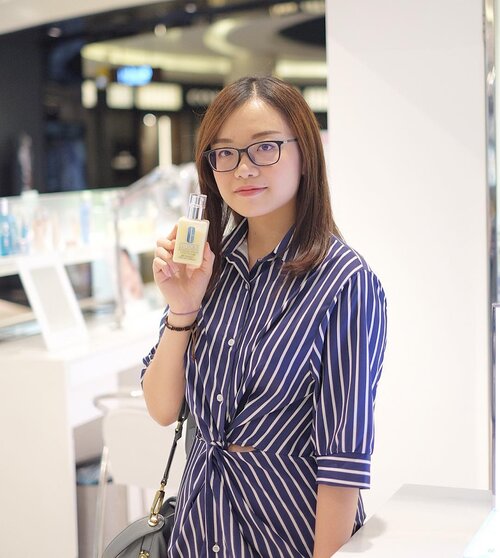 Yesterday I got the chance to experience @cliniqueindonesia’s skincare and makeup products! I want to highlight their new “Dramatically Different Hydrating Jelly”, which is a moisturizer that has :Anti-pollution protection,No fragrance, no paraben, no phthalates,SPF,and Barrier-Strengthening properties for healthy happy skin! 😍✨.“Dramatically Different Hydrating Jelly” is sooo popular, it was completely out of stock! 😭 Hopefully it will be restocked soon. Go check out @cliniqueindonesia counter, get this moisturizer, and try it yourself 💕.Huge thanks to @cliniqueindonesia and @clozetteid ❤️....#PUREGENIUS #CliniqueID #jessicaalicias #jessicaaliciasevent #jessicaaliciasootd #clozetteid #dramaticallydifferenthydratingjelly #beautybloggerid #clinique #beautybloggerindonesia #kbbvmember #bloggerceria