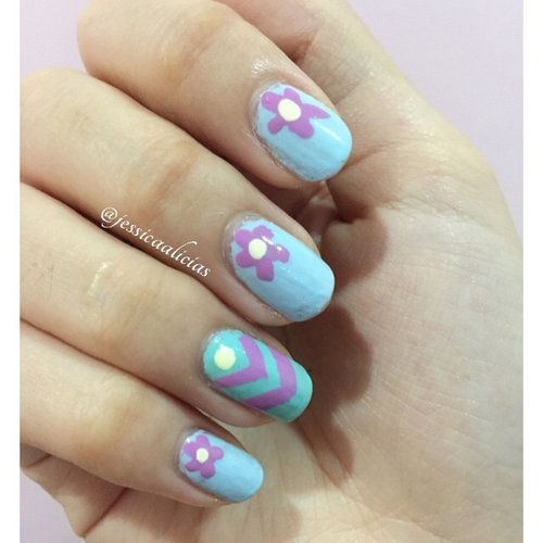 Another nails of the day, called "Floral Breeze". 💅 it's a bit subtle and simpler than a few days ago.
- Basically, I paint my nails light blue, and tosca on my ring finger.
- Apply 5 dots with purple color on your nails. Like a flower paddles.
- Apply 1 dot on the center.
- On the ring finger, create a chevron nails. Tape your nails accordingly to create even lines.
- Then apply 1 dot at the top.
💅done!🙆🌸
#nailoftheday #nails #nailart #notd #beautyblogger #beautiesid #beautybloggerid #clozetteid #nailpolish