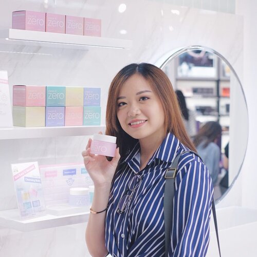 Congratulations @cnfstoreofficial for the grand opening at TP 3 ❤️ tadi ada acara makeup demo dari ci @ludovicajessica dan @banilaco_id, thank you ✨ Liat storyku dulu dong biar tau acaranya kyk apa. Wes? 🤪.Nah dulu kan C&F toko parfum aja nih, sekarang udah banyak brand kosmetik yang masuk disana lho, salah satunya ada @banilaco_id yg aku excited banget soalnya i luv their cleansers! 😭 dan gara2 makeup demo tadi aku jd pingin coba makeupnya juga hehehe.Grand openingnya hari ini sama besok, @cnfstoreofficial ada bagi2 voucher sama mini Clean It Zero lho~ jgn lupa mampir!....#jessicaalicias #jessicaaliciasevent #CNFStoreOfficial #BeautifulRightNow #BanilaCoID #CNFxBanilaCo #sbybeautyblogger