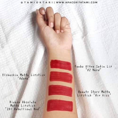 #MiniReviewbyTami.Pecinta lipstick merah? Atau lagi cari lipstick merah? Mari merapat dulu!!.Ini edisi #lipsticklokal murah meriah ya. Harganya di bawah 100ribu. Jadi cukup terjangkau~♡ Kalau diliat dari #SwatchesbyTami keliatannya warnanya mirip? Tapi semuanya swatches dari 4 produk berbeda lho😁 Yang mau liat penampakan produknya, langsung geser aja fotonya.💄 @fanbocosmetics Ultra Satin Lip shade 02 NerdHasilnya satin. Cocok untuk yang bibirnya kering. Cuma sayangnya jadi ga begitu tahan lama. Warnanya sedikit lebih gelap dibandingkan yang lainnya. Trus untuk wanginya itu kayak wangi makeup jadul gitu 🙈💄 @elsheskin Matte Lipstick shade AdoraHasilnya matte. Pigmentasinya cakep, baguslah untuk ngecover bibir yang gelap. Memang berasa sedikit seret pas dipakaikan ke bibir. Ringan dan nyaman juga pakainya. Tapi ga transferproof ya💄 @mybeautystoryid Matte Generation Lipstick shade 07 Air KissIni nih packagingnya cakep💕 Hasilnya matte. Nyaman dan ringan banget di bibir. Cukup tahan lama. Dipakai pas makan pecel lele masi stay sih. Entah ya kalau makanku terlalu kalem🤣💄 @riveracosmetics Abdolute Matte Lipstick shade 201 Rebellious RedHasilnya matte. Teskturnya agak keras dibandingkan 3 produk lainnya. .Aku pribadi jarang banget pakai lipstick merah. Berasa ga cocok😂 Makanya biasanya ku ombre dengan lipstick nude. Kalau kalian mau cek review lengkap untuk produknya, udah aku review di blog kecuali Beauty Story (nyusul ya, insyaallah😇).#FanboUltraSatinLip #ElsheskinMatteLipstick #BeautyStoryMatteLipstick #RiveraAbsoluteMatteLipstick #lipsticklokalmurah #lipsticklokalmatte #lipstickmatte #lipsticksatin #bunnyneedsmakeup #ragamkecantikan #ClozetteID