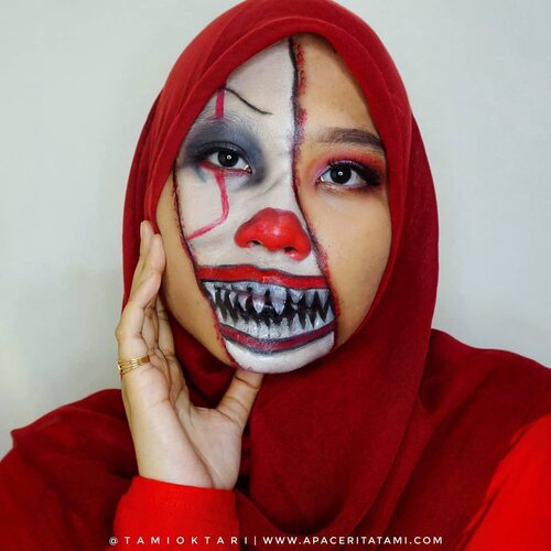 #MakeupLookbyTami kali ini coba Pennywise Makeup 🙈  Just for fun!!.Products I Used👇🤡 @maybelline Fit Me Matte Poreless Foundation 230 Natural Buff🤡 @pac_mt All Day Coverage Liquid Foundation C03🤡 @riveracosmetics Eyebrow Matic 'Brown'🤡 @mizzucosmetics Valipcious Velvet Matte 705 Midnight Rush🤡 @beautycreations.cosmetics Eyeshadow Palette "Elsa'🤡 @meisabulumata 'Alena'🤡 @viva.cosmetics Body Painting Red, White & Black.Inspired by @cakeface_bydrea 👩‍🎨.#HalloweenMakeup #HalloweenMakeupIdeas #PennywiseMakeup #PennywiseTheclown #MakeupHalloween #bunnyneedsmakeup #ClozetteID