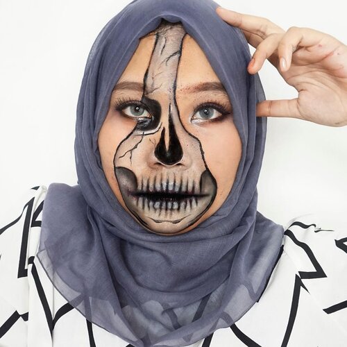 💀☠️.Ib: @muaautumn 👩🏻‍🎨 Besok bikin makeup apalagi nih? .#horrormakeup #skullmakeup #halloweenmakeup #halloween2020 #makeupart #facepainting #facepaint #undiscoveredmuas #100daysofmakeup #ClozetteID