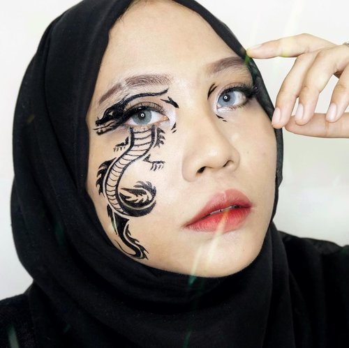 🐉🐲.Ib: @njiecw .#dragonmakeup #makeupart #facepainting #facepaint #undiscoveredmuas #100daysofmakeup #ClozetteID