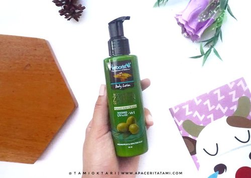 Ada review baru nih dari @herboristnaturalcare Body Lotion Zaitun 👌  Yang suka wangi Zaitun, boleh ni dicoba varian khusus ini~♡ Ga cuma lotion, tapi ada juga shampo, body wash dan face washnya😇.Review lengkap untuk produk lotionnya udah up di blog ya 👉 ((bit.ly/HerboristLotion) 👈 atau bisa langsung klik link yang ada di bio😍.#beautynesiaid @beautynesia.id #Beautiesquad #BeautygoersID #kbbvfeatured #beautybloggerindonesia #pkubeautyblogger #HijabersBeautyBVlogger #bloggirlsid #bloggerceria #setterspace #bloggerperempuan #bloggermafia #clozetteid