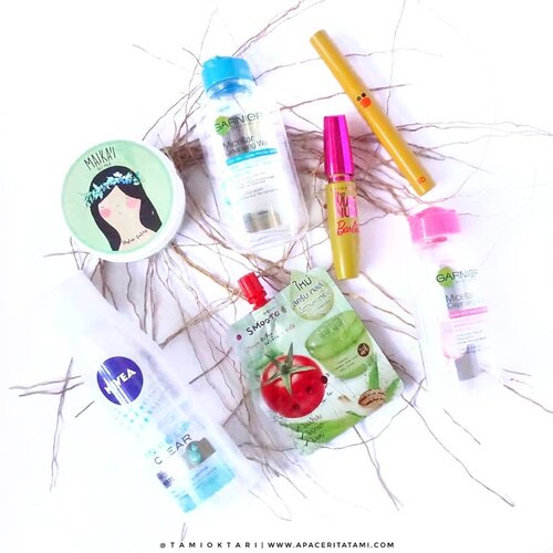 Habis dah skincare sama makeup yang ini😋 Kapan nih bisa ngabisin eyeshadow ama foundie ya, jan sampai expired duluan pokoknya😂.Beberapa dr produk ini ada yang udah di review lengkap, ada juga yang ditunda mulu reviewnya sampai ga sadar produk udah abis duluan🤣  Jadi aku buat aja mini review dr setiap produknya dan udah up di blog ya 👉 ((bit.ly/BPEmpties2)) 👈 atau bisa langsung klik link yang ada di bio💕.#Beautygoersid #Beautiesquad #kbbvmember #kbbvfeatured #beautybloggerpekanbaru #beautybloggerindonesia #indobeautysquad #indonesiabeautyblogger #femalebeautyblogger #bloggerperempuan #setterspace #hijabersbeautybvlogger #beautyranger #bloggermafia #clozetteid