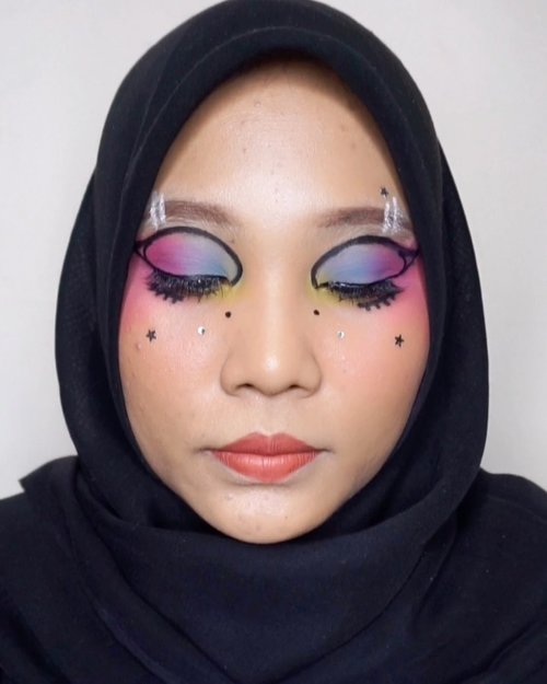 👩🏻‍🎨.Makeup inspired by @deemakeupart @cindercella.#bananachallenge #tiktokdance #tiktokindonesia #makeupart #facepainting #facepaint #undiscoveredmuas #100daysofmakeup #ClozetteID