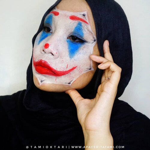 "Is it just me or is it getting crazier out there?" - Joker-.#MakeupLookbyTami masi edisi Movie Characters dan ini aku recreated 'Joker Makeup' 🤡 .Udah pada tau kan kalau Joker ini adalah karakter ciptaan DC Comics yang merupakan musuhnya Batman. Karakter berupa badut ini 'katanya' adalah karakter villain tertua dalam sejarah komik yang mana disetiap kejahatan yang dilakukannya itu hanya sekedar hiburan untuk ngebuat dia ketawa.Inspired by @samuel.rayy 👨‍🎨.@cchannel_id @cchannel_beauty_id @mizzucosmetics #CChallengeHalloween2019 #CchannelFellas #CchannelBeautyID #HalloweenMakeupIdeas #JokerMakeup #JokerMakeupLook #31DaysofHalloween #HalloweenMakeup2019 #HalloweenMakeup #ClozetteID