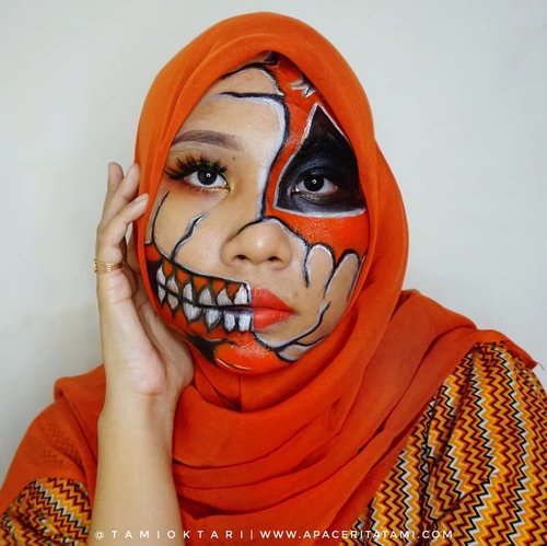 Masi edisi halloween, di #MakeupLookbyTami kali ini cobain #PumpkinSkull Makeup 🎃 .Products I Used 👇🎃 @catrice.cosmetics HD Liquid Foundation 040 Warm Beige🎃 @riveracosmetics Eyebroe Matic 'Brown'🎃Okalan Take Me Home 32 Color Palette🎃 @wardahbeauty Eyeliner🎃 @meisabulumata 'Betrice'🎃 @wardahbeauty Mascara🎃 @viva.cosmetics Body Painting🎃 @maybelline Superstay Matte Ink Assertive.Inspired by @emilyjaynefx @mbi_glam 👩‍🎨 .#pumpkinskullmakeup #HalloweenMakeup #HalloweenMakeupIdeas #bunnyneedsmakeup #ragamkecantikan #indobeautysquad #ClozetteID