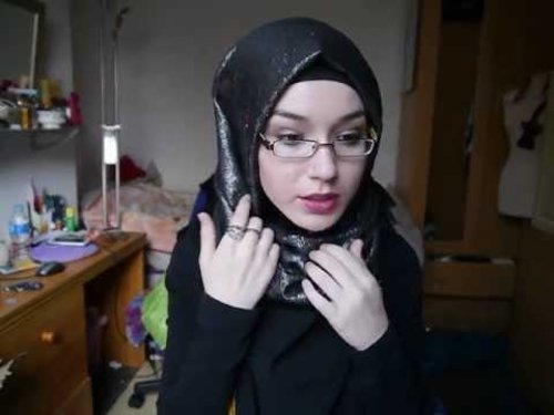  Hijab Tutorial l Simple tie back (Great for school) - YouTube