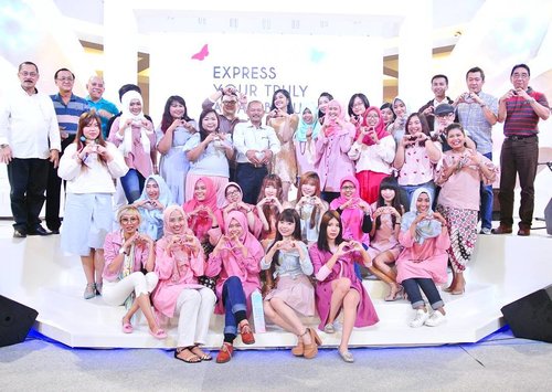 Throwback to @pixycosmetics " Express Your Trully Asian Beauty " event at @royalplazasurabaya with @miharujulie and @miktambayong as a guest star. 
We have so much fun and so happy to have the newest lip cream of @pixycosmetics #inthemoodfornude . Stay tune for the review 😘
Thanks for having me and can't wait for another event ❤
___
#pixyasianbeautyblogger #inthemoodfornude #sbbxpixycosmetics #blogger #surabayablogger #influencer #clozetteid #love #picoftheday #pictureday