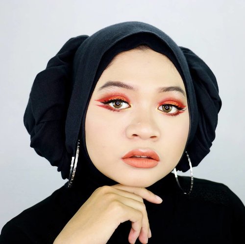 Happy Chinese New Year 🎉🏮
Wishing you a happy and prosperous new year 🙏
__
#fotd #motd #eotd #makeup #beauty #hijaber #hijabstyle #hijabstyleindonesia #clozetter #clozetteid #CNY2018 #cny #chinesenewyear