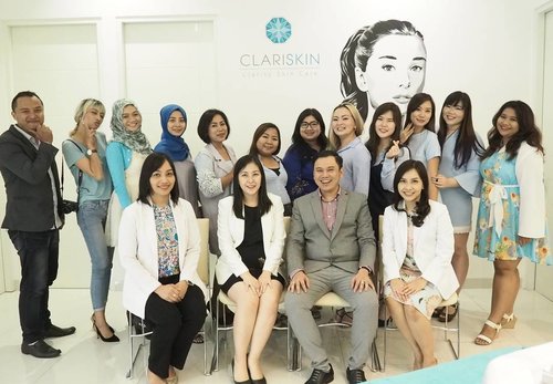 Learn something new about "Face Math" and "Beautiphication" . Thank you @clariskin.id for having @sbybeautyblogger and @womanblitz for organizing!
___
#sbbevent #sbbxclariskin #clariskinsurabaya