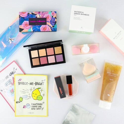 Kalau denger nama @altheakorea , dia bukan cuma e-commerce biasa buat aku. Dari dulu sampai sekarang, @altheakorea ini yang paling mendukung kegiatan blogger terutama @sbybeautyblogger sampai dulu perwakilan kami dapat kesempatan main ke HQ-nya. Most of us juga kebetulan masuk jadi Althea Angel. Beneran gak nyangka pas tahu @altheakorea support @sbybeautyblogger 3rd Anniv begitu besar sampai ngasih goodies sebanyak ini. Literally semua produknya udah pernah kucoba dan jadi favoritku. Thank for the generous gift, @altheakorea . I love you 3000 💕 
#AltheaKorea #AltheaAbloom 
#AltheaExclusives #SBBXAlthea #SBB3rdAnniversaryXAlthea #SBBXCMM #SBB3rdAnniversaryXCMM #SBYBEAUTYBLOGGER #flatlay #productphotography #beauty #beauty blogger #beautyinfluencer #surabayainfluencer #clozetteid