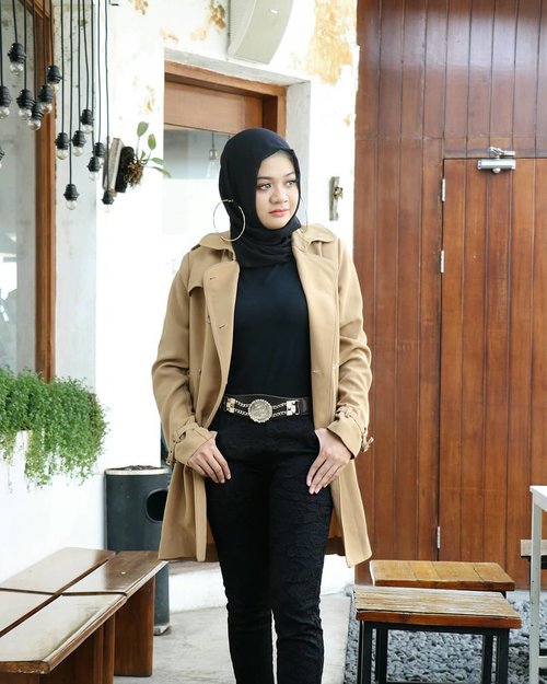 Self confidence is the best outfit.Rock it. Own it. 👢....#ootd #gadzoticastyle  #edgystyle #edgyfashion #glamfashion #candid #fashion #hijab #ootdindonesia @ootdindo #ootdindo #hijaberindo #hijabersurabaya #candid #photography #hijabootd #hijabootdindo #hijabootdindonesia #hijabstyle  #훈녀 #옷스타그램 #패션 #데일리룩 #hijabinfluencer @lookbookindonesia #lookbookindonesia #openendorse #influencer #fashioninfluencer #photography #clozetter #clozetteid