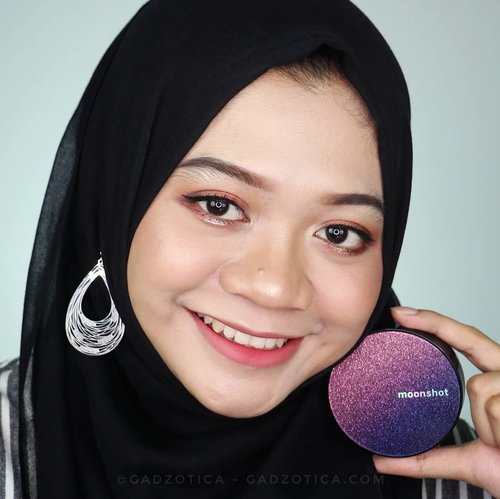 Hello gorgeous! Do you love cushion foundation? If you do, then you should try the popular @moonshot_korea Micro Correctfit Cushion. I love the galactic things. Oh, Moonshot. You know how to attract me 😍
.
I'm using shade 301, which is the darkest of all colors. I can't lie. The color still matches my skin tone. The formula and long-lasting power are really TREMENDOUS! Moonshot Micro Correctfit is my favorite!
.
The review about Moonshot Micro Correctfit Cushion is already published at gadzotica.com
bit.ly/GDZ-MoonshotCorrectfit
(Clickable link is on the bio)
.
.
#moonshot #moonshotcorrectfitcushion #correctfitcushionreview #cushionreview #moonshotreview #koreanbeauty #kbeauty #beautyblogger #beautybloggerid #beautyinfluencer #훈녀 #문샷 #sbybeautyblogger #makeup #fotd #koreanmakeup #clozetteid