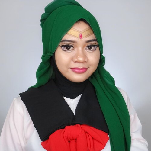 Yuhuuu akhirnya bisa posting collab makeup bareng temen-temen lagi~
Kali ini temanya Sailormoon dan aku jadi Sailor Pluto. Keliatan kan dari baju dan warna hijabnya? Disini aku terapin anime eyes walaupun nggak mirip banget sama matanya Setsuna Meioh. Banyak banget tantangannya bikin anime eyes karena harus enlarge mata 2x lipat sedangkan space mataku ya segitu aja 😂.

Btw, cukup puas sih sama outfitnya yg aku create pakai jilbab biar keliatan kaya outfit sailormoon. Sailor Pluto juga princessy elegan gitu kan, posenya ngikut deh 🙈.
Gimana nih makeup Sailor Pluto-nya, berhasil nggak? Kalian suka karakter Sailor Moon yg mana? 

The full lineup :
1. @inegunadi as Luna 
2. @mgirl83 as Sailor Moon
3. @aiyuki_aikawa Tuxedo Mask
4. @auzola as Serinity
5. @bellasandraa_ as Artemis
6. @leonita_wenny as Merkurius 
7. @ochix_zakiyah as Mars
8. @vallerinechristaballe as Chibiusa
9. @chelsheaflo as Jupiter 
10. @magdalena_bhe as Venus
11. @gadzotica as Pluto
12. @banieun08 as Neptunus
13. @yunikatartila as Ceres
14. @hincelois_jj as Uranus
15. @anitaa_bee as Saturnus

#sailormoon #sailormooncollab #thematiclook #sailormoonmakeup #animemakeup #sailormooninspired #sbybeautyblogger #beautefemmecommunity #indobeautygram #bbloggerid #beautybloggerid #influencerindonesia #influencersurabaya #surabayainfluencer #makeup #beauty #clozetteid