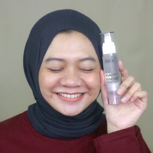 Baru pertama kali nyobain essence dengan bahan utama snail dan langsung jatuh cinta. Udah sebulan aku nyobain @the.cura Snail Purity Essence dan hasilnya positif di kulit kombinasi-sensitifku. Teksturnya nggak lengket dan oke dalam mencerahkan bekas jerawat. Aku udah nulis review produk ini di blog-ku. Kalian bisa baca pengalamanku selama memakai produk ini dan lihat foto before-after setelah penggunaan. Yuk mampir ke blog post-ku. Selamat membaca ☺️ https://www.gadzotica.com/2020/02/review-cura-snail-purity-essence.html(Clickable link ada di bio)@sbybeautyblogger #sbybeautyblogger #sbbxcura #sbbreview #beauty #lifestyle #beautybloggerid #beautygram #indobeautygram #beautygram #clozetteid