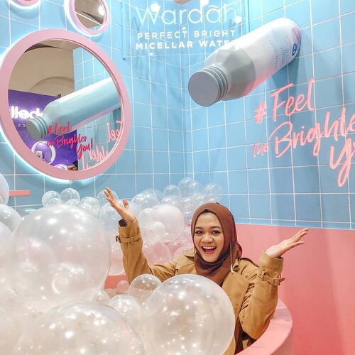 Mandi bola di bak mandi umum ceritanya. Mukaku kelihatan bahagia ya? Padahal capek dateng event dari mall satu ke mall lain dan seharian keliling #SurabayaXBeauty2019, ketemu mandi bola rasa capek langsung hilang seketika 😂Kalian yg ke SxB kemarin gimana pengalaman dan kesannya? Sempet foto-foto atau fokus belanja?#SurabayaXBeauty2019 #beauty #lifestyle #beautyinfluencer #beautyinfluencersurabaya #beautybloggersurabaya #eventsurabaya #photography #hijabersurabaya #sbybeautyblogger #clozetteid