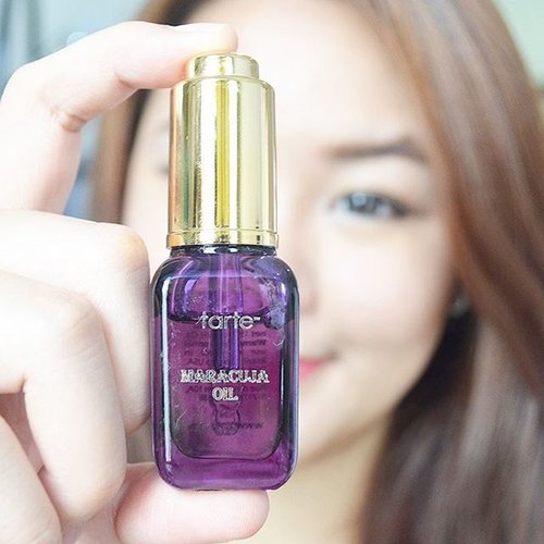 Hands down to the best facial oil ever, TARTE Maracuja Oil! I've been using this for almost 2 months and look at how much product I still have left. 2 drops is enough for my whole face. I had always thought that people with oily skin should stay away from any product that contains oil, let alone the oil itself. This product proves me wrong, nothing has ever worked better to moisturize my skin without leaving it greasy. These days, I always wake up with glowy and supple skin, thanks to this. It also does not break me out, I even mix some drops onto my handcream when needed. This is the one skincare I cannot live without for holiday season, especially the one with unstable weather like now #HolidayGlow #COTW #clozetteID #clozette #TARTE #sephora