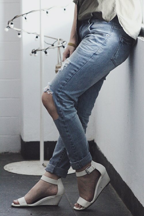 Distressed jeans of the day! #denim #ootd #ootdindo #lookbook #lookbookindonesia #clozette #clozetteid