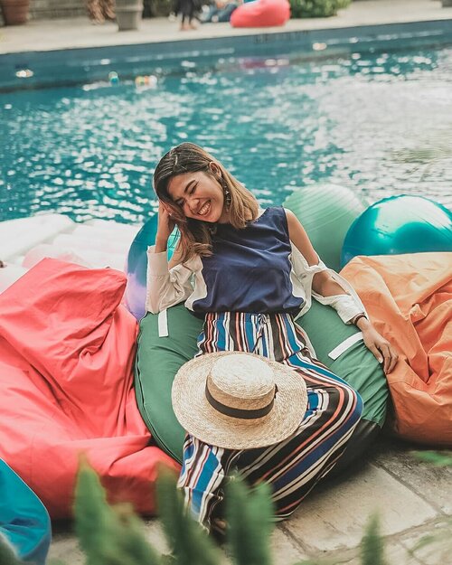 The @lemeridienjkt au soleil is like a taste of what it means to savor the good life, playing backgammon poolside.

#summerWillLastForever
#LeMeridienJakarta 
#LMAuSoleil