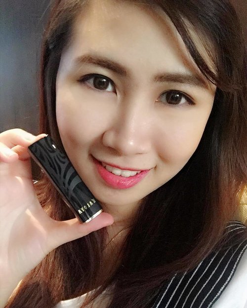 I really love this lipstick from @kaloyacosmetics , it feels so moist in my dry lips and they have pretty colors that not easy to removed 💋

#kaloyalipstick #clozetteId #moisturelipstick #lipstickfordrylip