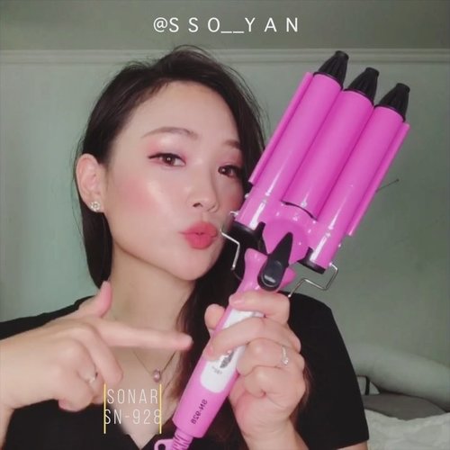 Hello i want to introduce my hair curler. I bought it in bazaar pik avenue. Brand name is sonar, model is SN-928. It’s my daily curler hair. I love to use it because easy to use and change my hair like “yeo sin” 🤣 Hopefully it helps to you @winanesbitt ❤️#koreanstyle #koreanhairstyle #clozetteid