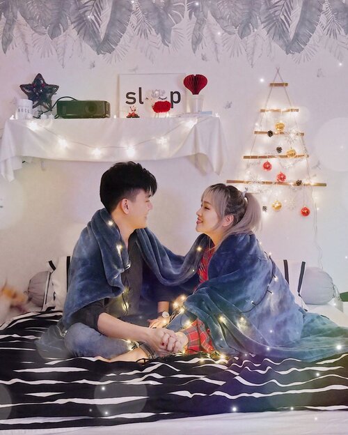 How do couple usually enjoy your Christmas and New year holiday?Han seo bang and me was decorating our room with few of fancy decorations and spent the most precious time together.✨ Try have a look our @sohan_design team made little Christmas tree on wall 😂•We wish next year will be as bright as this Christmas 🎄❄️-#readyfor2020🔥