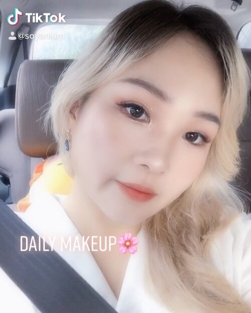 It’s my Gold glitter ✨ daily makeup🌷✨✨✨Always be ban jjak ban jjak girls --Made video from@tiktokofficialindonesia@tiktok