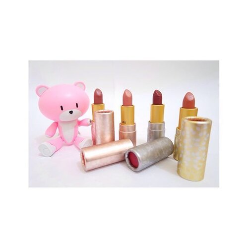 Pinky and tarte 😊

#toys #gunpla #bandai #puchiguy #toysandbeauty #tarte #tarteholidaze #sangria #punch #mimosa #bellini #takenbyjjesz #tarteamazonianbutterlipstick #clozetteID #makeup #lipstick