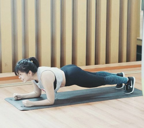Exercising, build strength and confidence. With confidence nobody can kill your vibe.

@maxinesburnindonesia #maxinesburnindonesia #giveawaymaxines
.
.
#fitme #gymmotivation #gymaholic #fitness #gym #goldgyms #fitnessgirl #clozetteid #chsrisceleb #tribepost #plankchallenge #plank #gymnastics