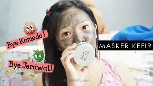 MINI REVIEW (full video soon on youtube). Beberapa bulan ini mukaku lagi jerawatan parah karna pola tidurku yang gak teratur.. Kebetulan banget minggu lalu aku baru dikirimin face scrub dan kefir mask dari @pamperingday.. 💕

Kefir mask ini mengandung active carchoal yang katanya bisa mengecilkan jerawat. Aku langsung coba ke seluruh wajah dan bener ajah di pemakaian hari ke 3 jerawat itu mulai mengering dan kempes. MUST HAVE THIS MASK!!