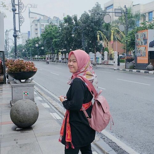 Terkadang perlunya melihat kebelakang, bukan hanya tentang mengingat dari mana dan bagaimana kita berasal, tapi juga tentang niat awal kita ketika hendak melangkah.*dipikir-pikir ootd aku yang ini kayak orang mau silat ya...#clozetteid #ootd #qotd #latepost