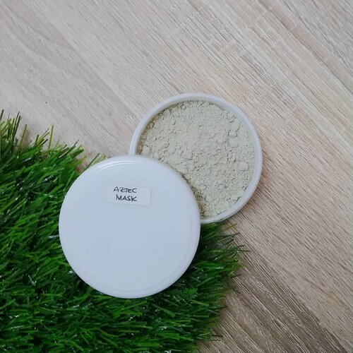 Happy Saturday..!!!
.
Mumpung weekend saatnya maskeran. Ini tahap ketujuh dari rangkaian skincareku, tapi masker ini cuma aku pake seminggu sekali sih, hehe. Aku pake Masker Aztec Secret Indian Healing Clay ini buat ngedetox kulit wajahku dari paparan zat-zat kimia yang terkandung dalam make up misalnya. Masker ini juga ampuh banget buat mengatasi jerawat (meski aku udah nggak jerawatan lagi tapi aku pake ini buat ngedetox). Cara pakainya cukup campurkan masker ini dengan cuka apel (aku pake ACV Bragg) atau bisa juga dengan air hangat. Wadah yang digunakan juga nggak boleh yang terbuat dari logam. Seru banget kalo lagi pake masker ini, mau tau kenapa? Cobain sendiri aja deh, wkwk. Oh ya, masker yang aku punya ini kemasan share in jar nya karena kemasan aslinya gede banget jadi khawatir nggak abis (ini aja nggak abis-abis).
.
.
#clozetteid #skincare #skincarereview #skincareroutine #skincareaddict #bukanskincarebattle #masker #mask #aztec #aztecclaymask #acv #acvbragg #review #minireview #beauty #blogger #mantrianarani