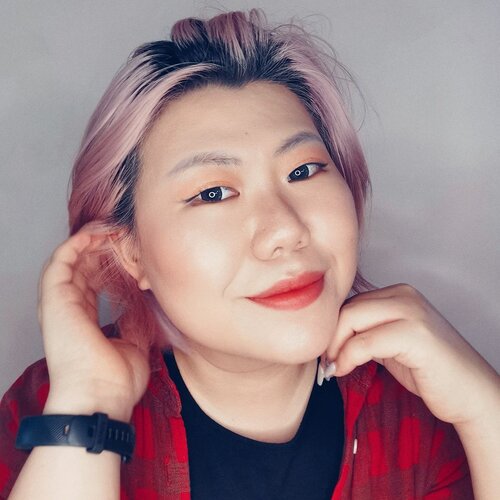 Penasaran warna lipnya? Lip product:- @getthelookid L'oreal Rouge Signature 130- @masamishouko Jelly Lip Stain Fruit Punch buat di dalem bibir. Ombre dikit.Biar inget juga, mix kedua warna ini kalo mau pake pas keluar kapan2. 🤭. Gampang lupa sih kalo nge mix warna.#JourneyAboutMakeup #liamelqhadotcom #ClozetteID  #Beautiesquad  #KBBVmember #kbbvfeatured #IndonesianFemaleBloggers #BloggerPerempuan  #batambeautyblogger #jakartabeautyblogger  #indobeautyblogger #jbbfeatured #reviewproduklokal